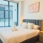 Sydney Cbd Apartment Near Qvb With Infinity Pool