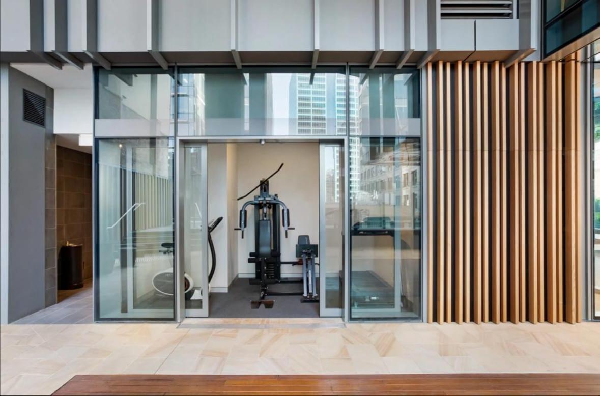 Cbd Near Qvb With Infinity Pool Apartment