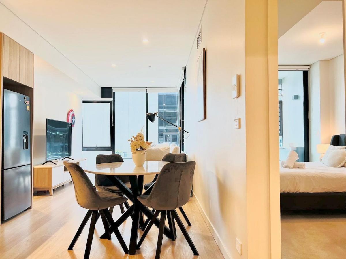 Cbd Near Qvb With Infinity Pool Apartment Sydney