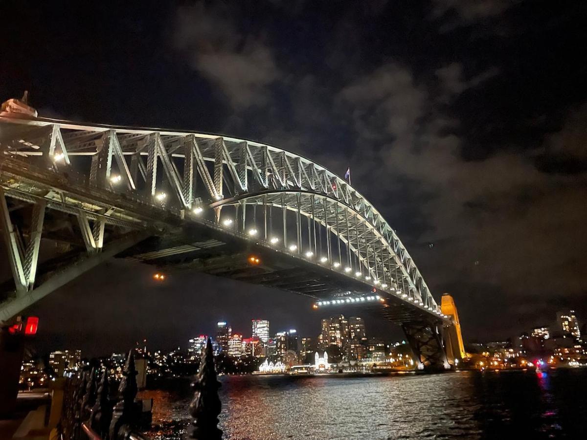 Cbd Near Qvb With Infinity Pool Apartment Sydney