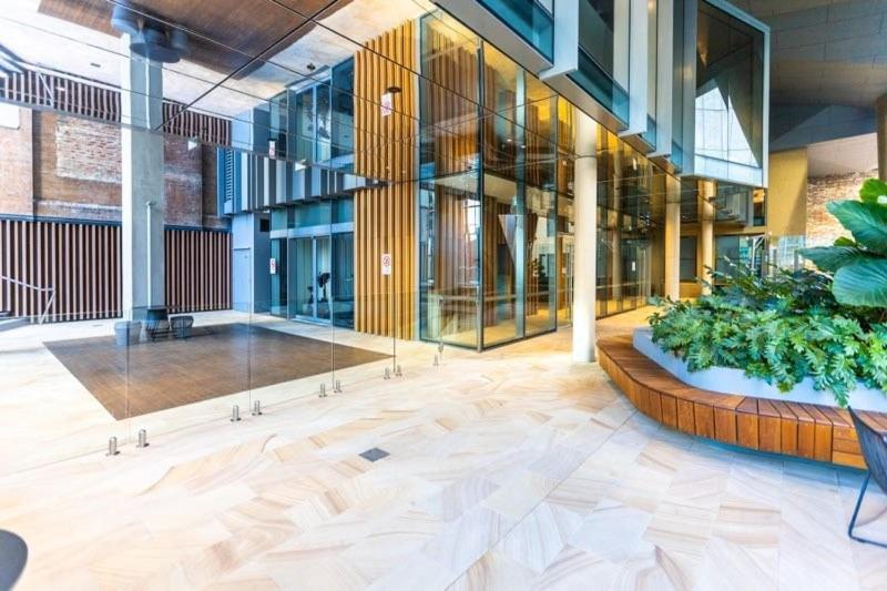 Cbd Near Qvb With Infinity Pool Apartment Sydney